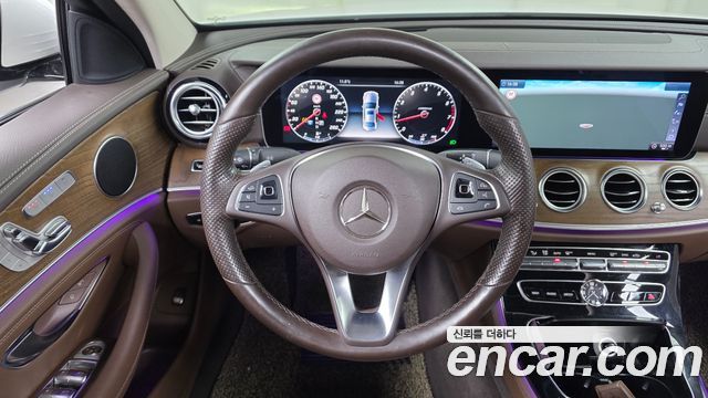 Mercedes-Benz E-Class E300 4MATIC Exclusive