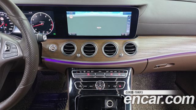 Mercedes-Benz E-Class E300 4MATIC Exclusive