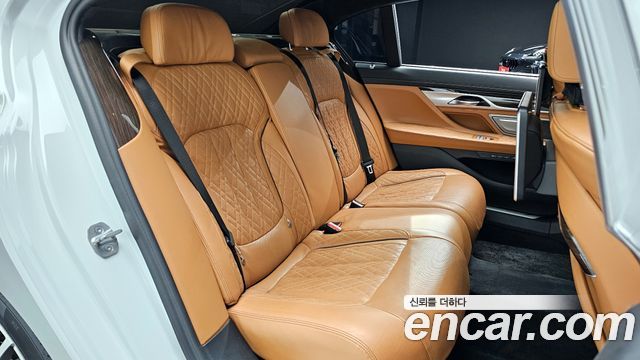 BMW 7-Series 740Li xDrive Design Pure Excellence