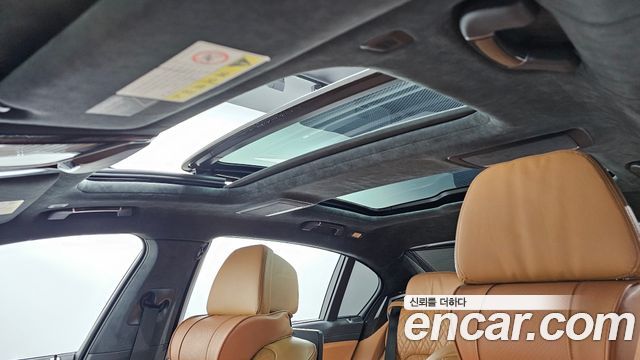 BMW 7-Series 740Li xDrive Design Pure Excellence