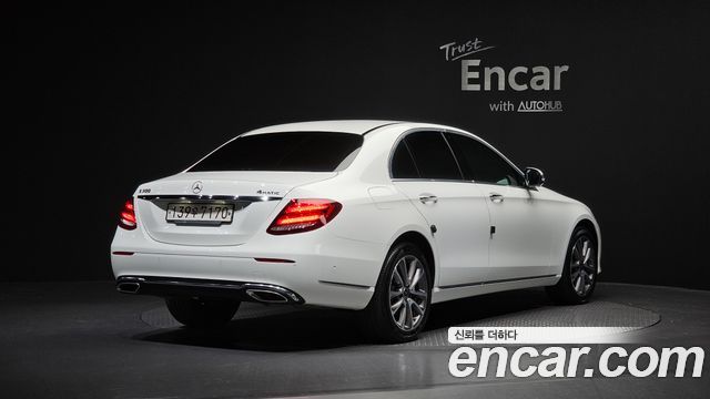 Mercedes-Benz E-Class E300 4MATIC Exclusive
