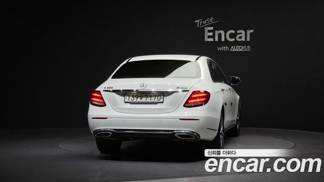 Mercedes-Benz E-Class E300 4MATIC Exclusive