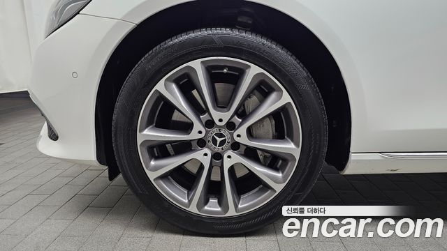 Mercedes-Benz E-Class E300 4MATIC Exclusive