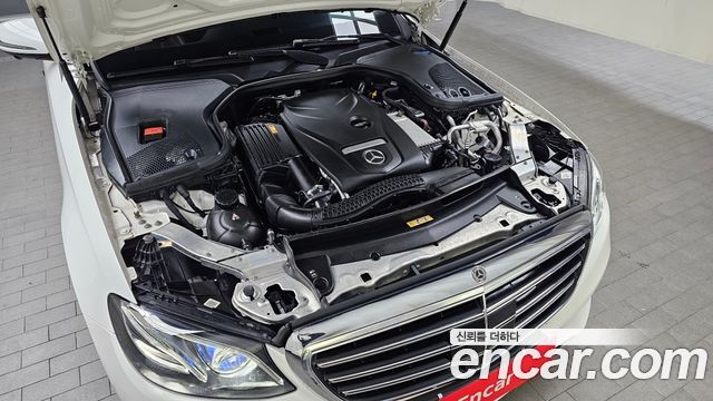 Mercedes-Benz E-Class E300 4MATIC Exclusive
