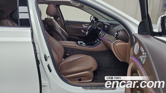 Mercedes-Benz E-Class E300 4MATIC Exclusive