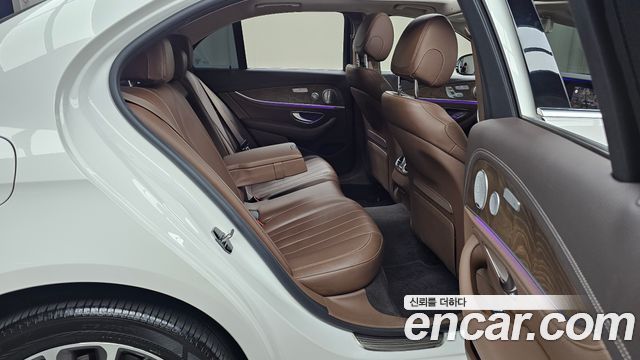 Mercedes-Benz E-Class E300 4MATIC Exclusive