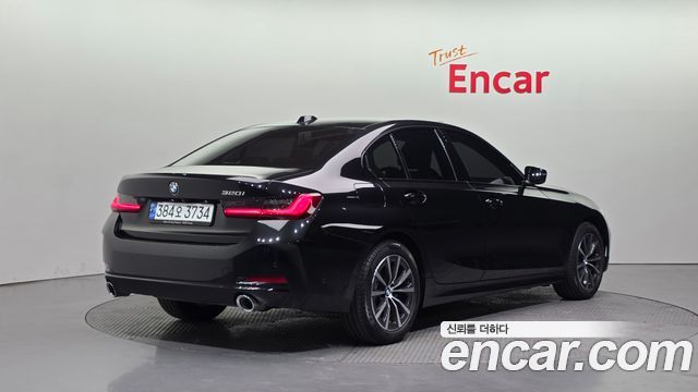 BMW 3-Series 320i