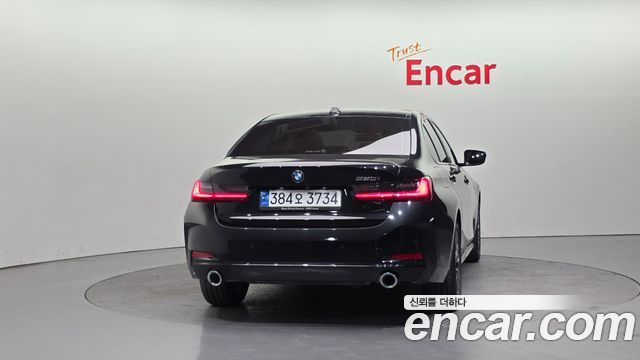 BMW 3-Series 320i