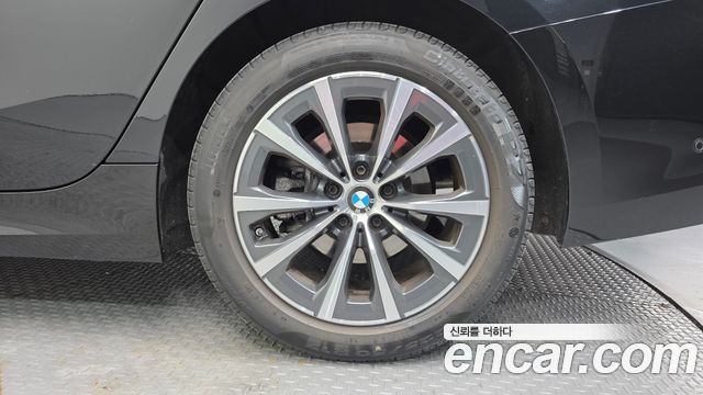 BMW 3-Series 320i