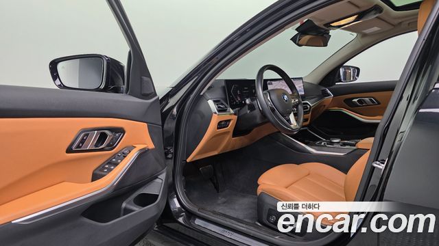 BMW 3-Series 320i