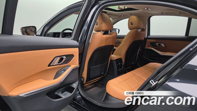 BMW 3-Series 320i