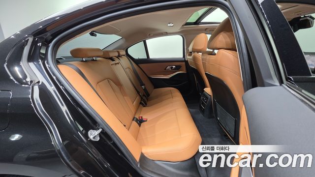 BMW 3-Series 320i