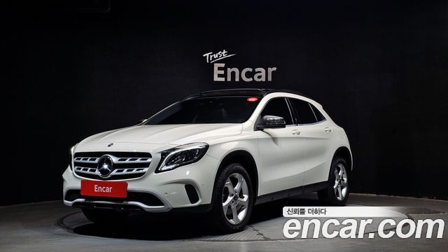 Mercedes-Benz GLA-Class GLA220
