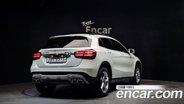Mercedes-Benz GLA-Class GLA220