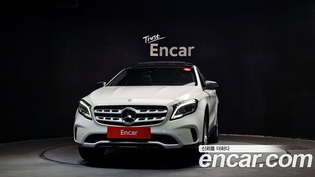 Mercedes-Benz GLA-Class GLA220