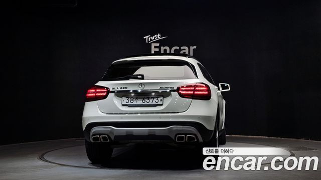 Mercedes-Benz GLA-Class GLA220