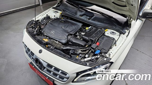 Mercedes-Benz GLA-Class GLA220