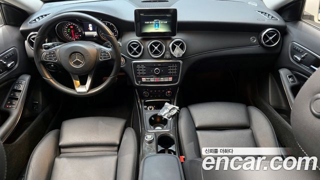 Mercedes-Benz GLA-Class GLA220