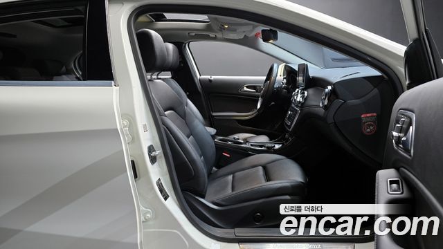 Mercedes-Benz GLA-Class GLA220