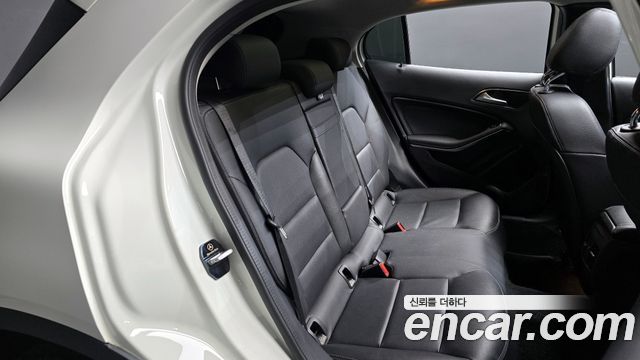 Mercedes-Benz GLA-Class GLA220