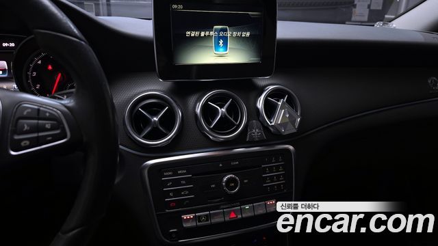 Mercedes-Benz GLA-Class GLA220