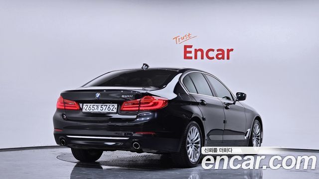 BMW 5-Series 520i Luxury