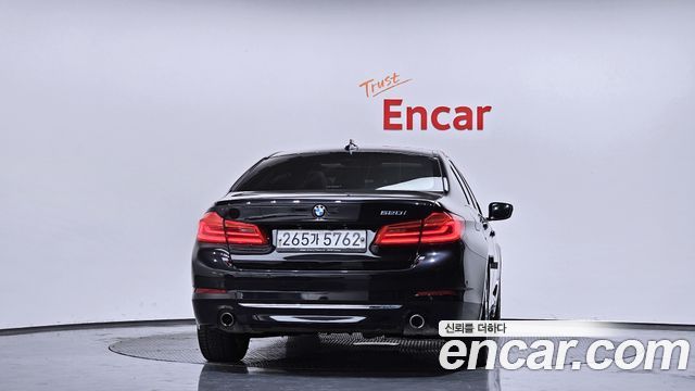 BMW 5-Series 520i Luxury