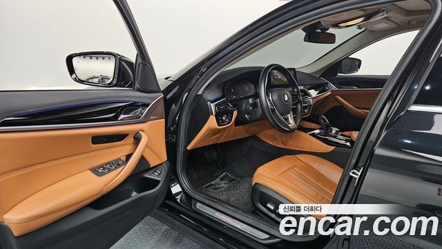BMW 5-Series 520i Luxury