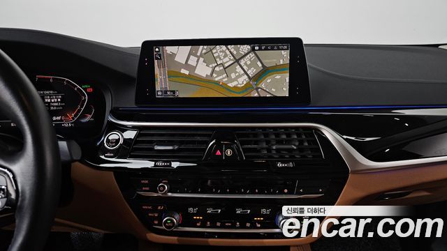 BMW 5-Series 520i Luxury
