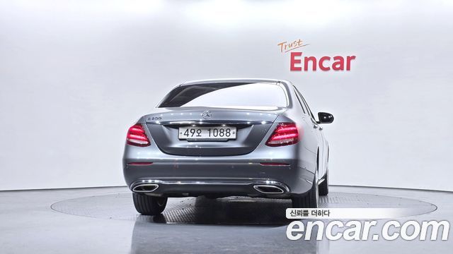 Mercedes-Benz E-Class E200 Avantgarde
