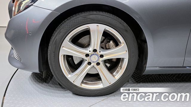 Mercedes-Benz E-Class E200 Avantgarde