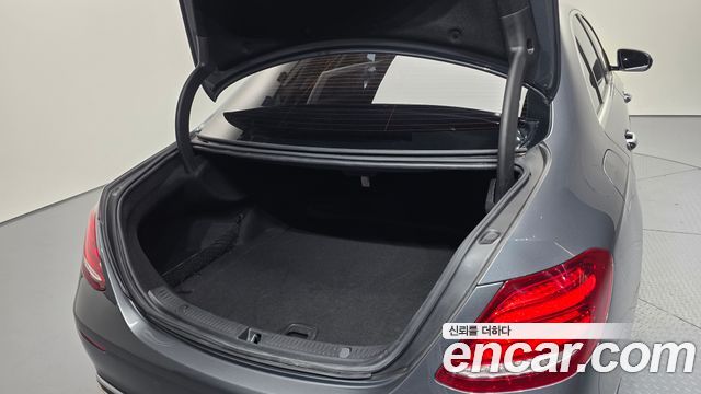 Mercedes-Benz E-Class E200 Avantgarde
