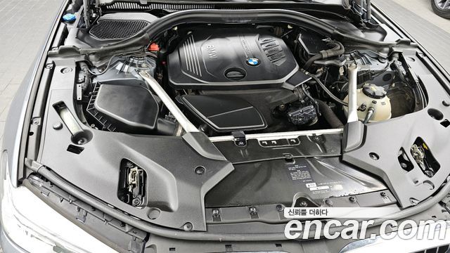 BMW 5-Series 520d xDrive M Sport Package Plus