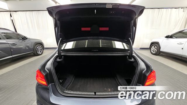 BMW 5-Series 520d xDrive M Sport Package Plus