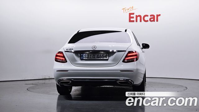 Mercedes-Benz E-Class E200 Avantgarde