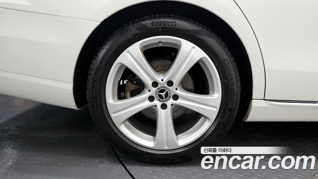 Mercedes-Benz E-Class E200 Avantgarde