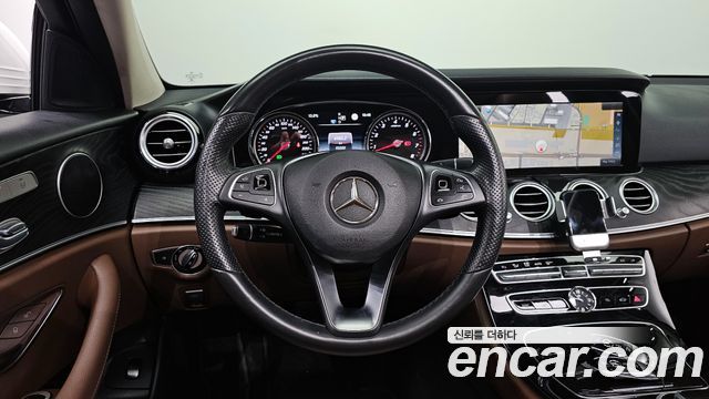 Mercedes-Benz E-Class E200 Avantgarde
