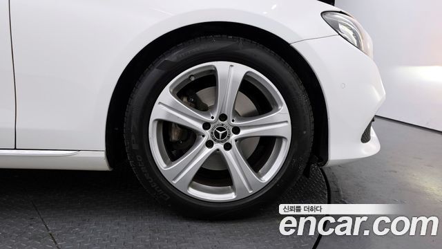 Mercedes-Benz E-Class E200 Avantgarde