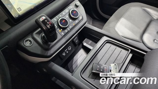 Land Rover Defender 110 D240 S