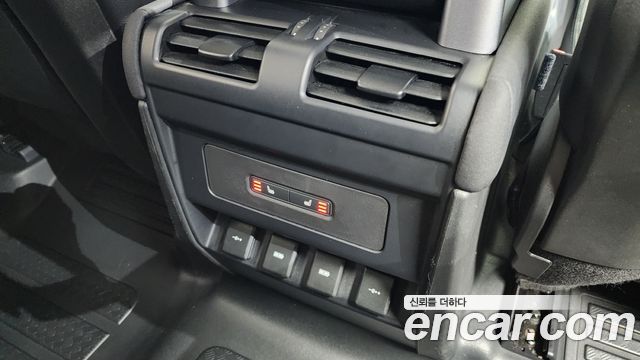 Land Rover Defender 110 D240 S