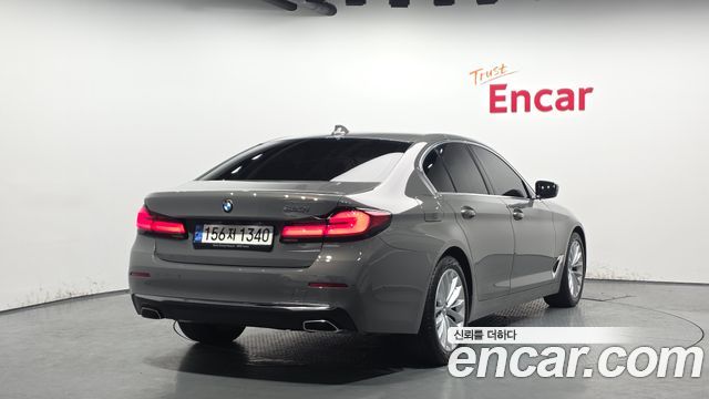 BMW 5-Series 520i Luxury