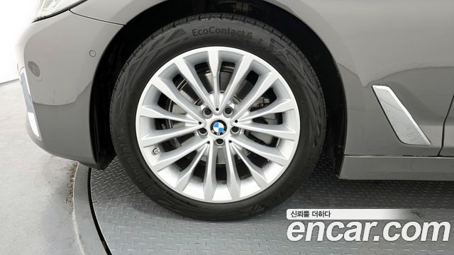 BMW 5-Series 520i Luxury