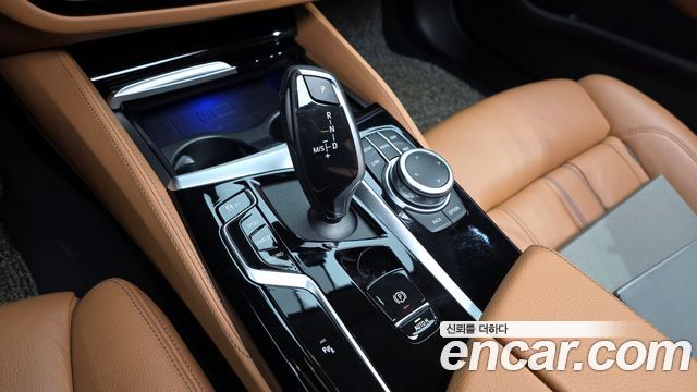 BMW 5-Series 520i Luxury