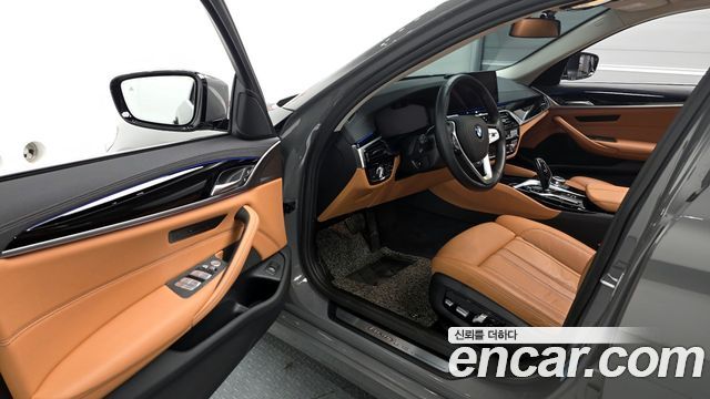 BMW 5-Series 520i Luxury