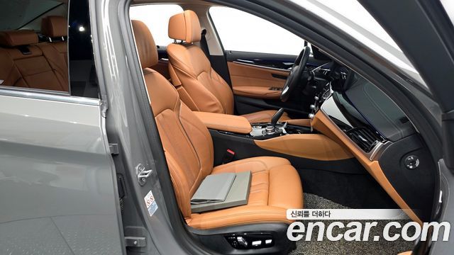 BMW 5-Series 520i Luxury