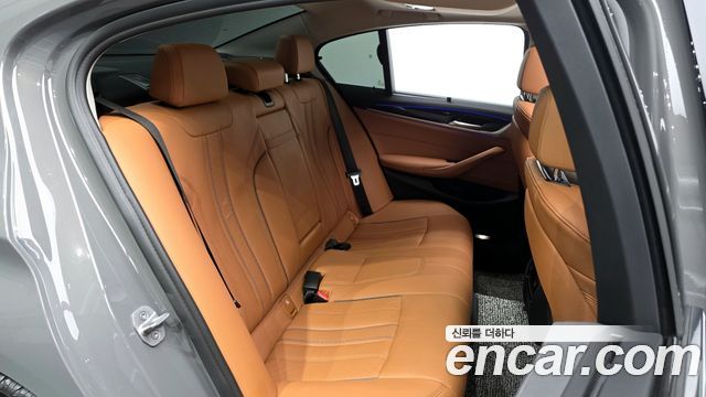 BMW 5-Series 520i Luxury