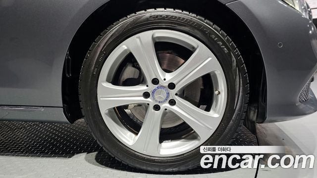 Mercedes-Benz E-Class E220d Avantgarde