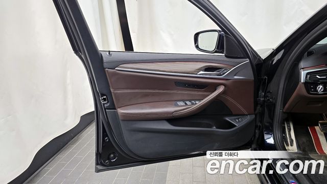 BMW 5-Series 530i M Sport Package Plus