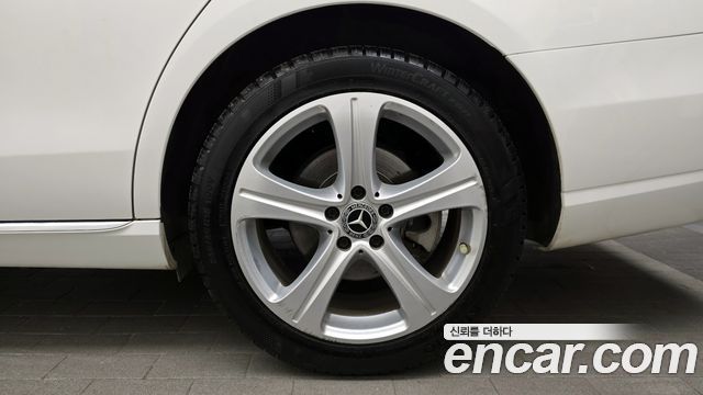 Mercedes-Benz E-Class E220d Avantgarde