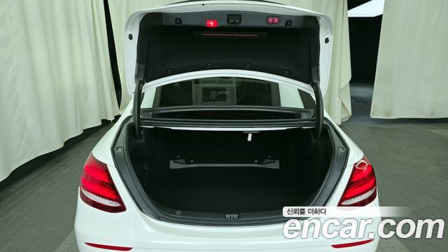 Mercedes-Benz E-Class E220d Avantgarde